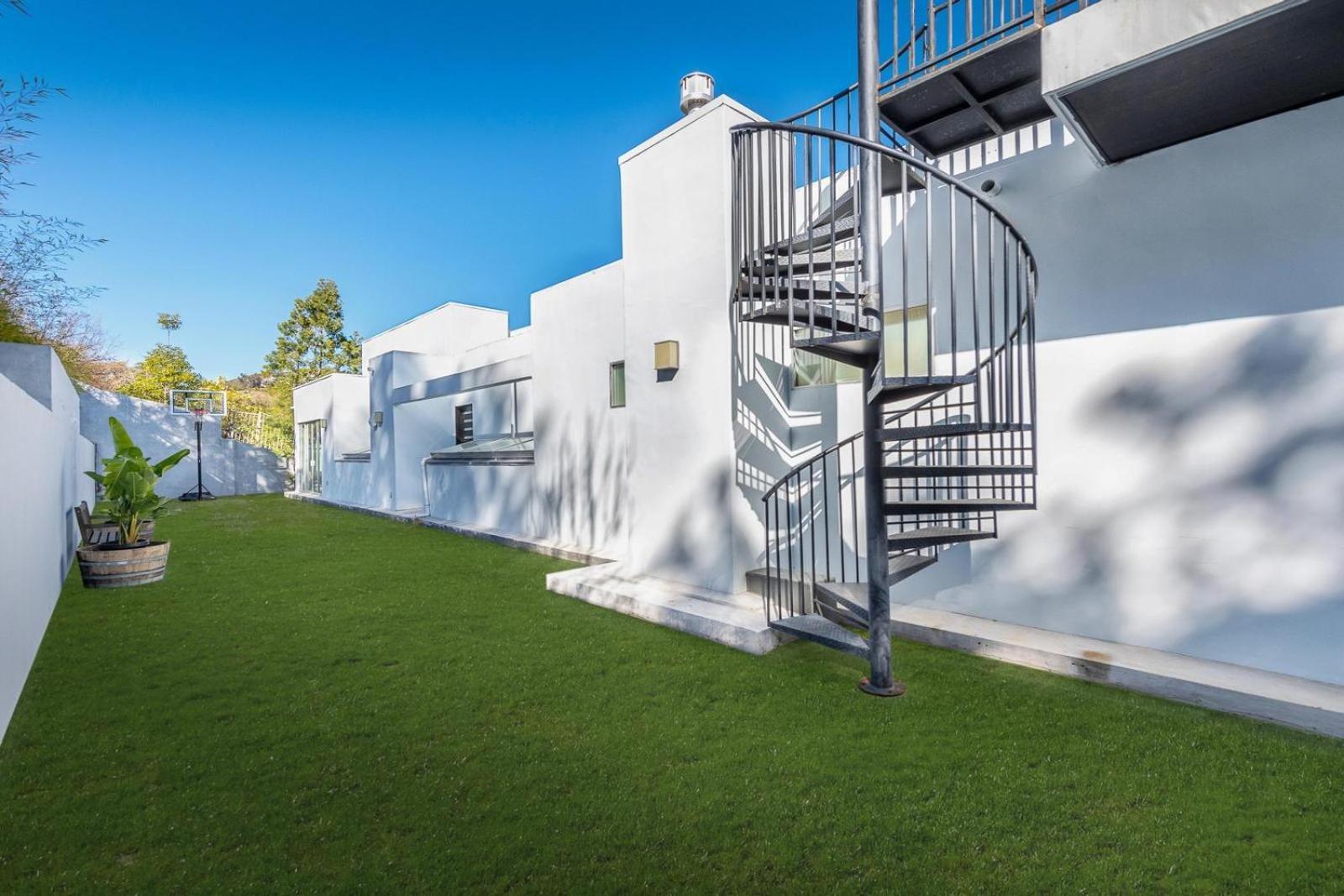 Travis Modern Mansion Villa - Los Angeles — Photos 1
