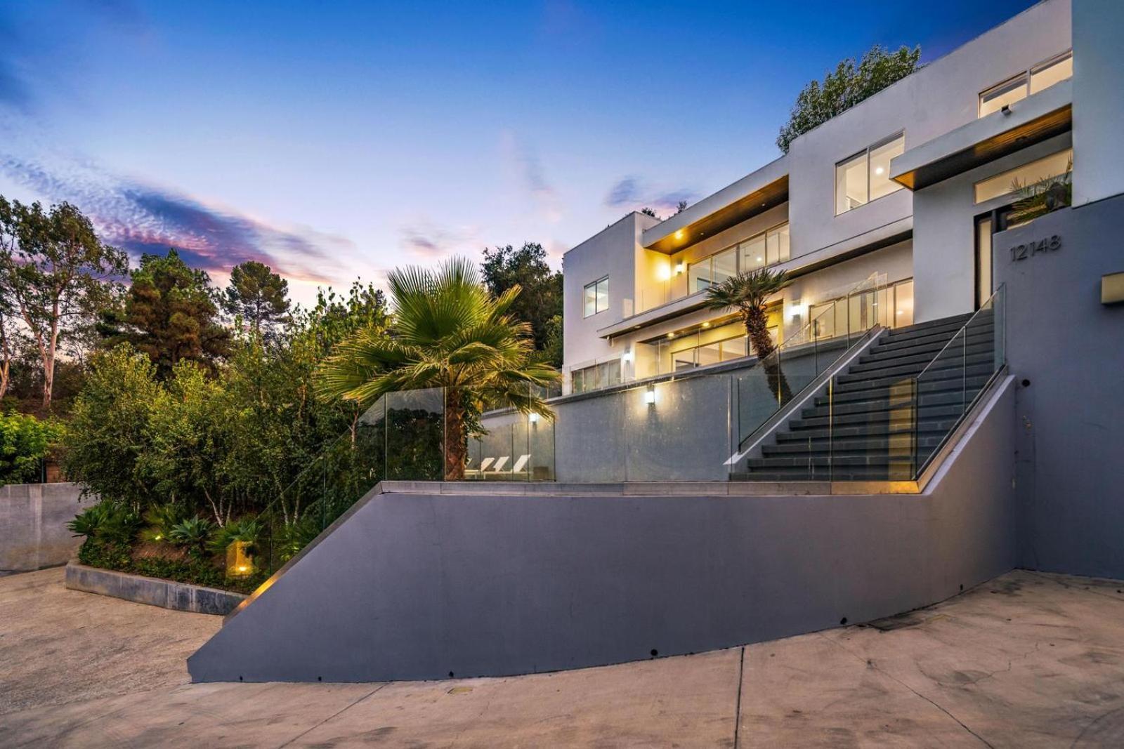 Travis Modern Mansion Villa - Los Angeles — Photos 2